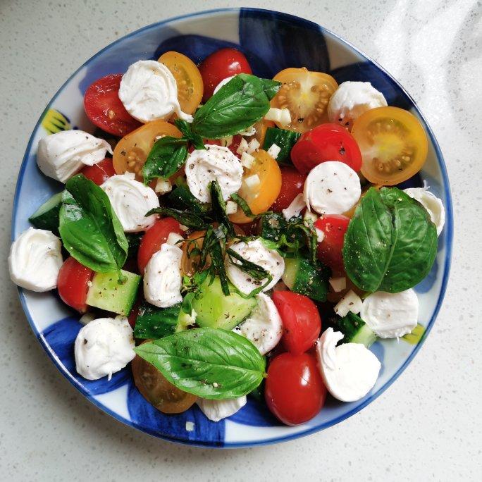传统意大利家庭版水牛芝士番茄沙拉（卡布里沙拉）