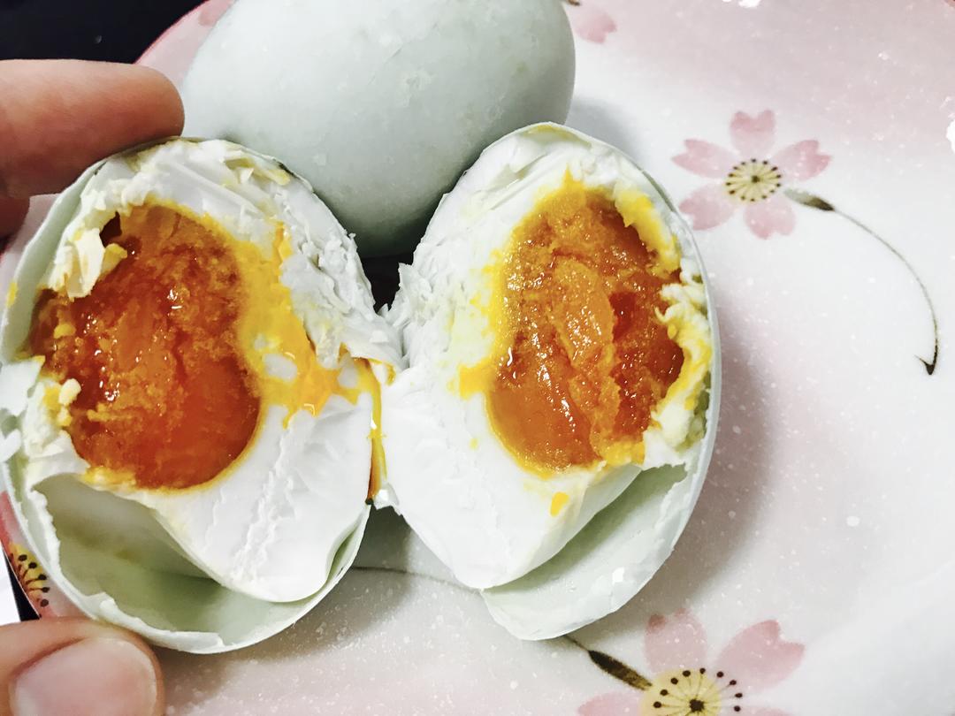 自制咸鸭蛋！30天出油！的做法