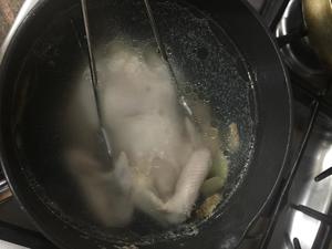 姜葱白切鸡的做法 步骤2