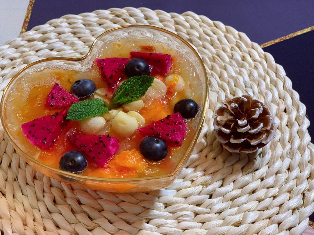 桃胶银耳莲子汤