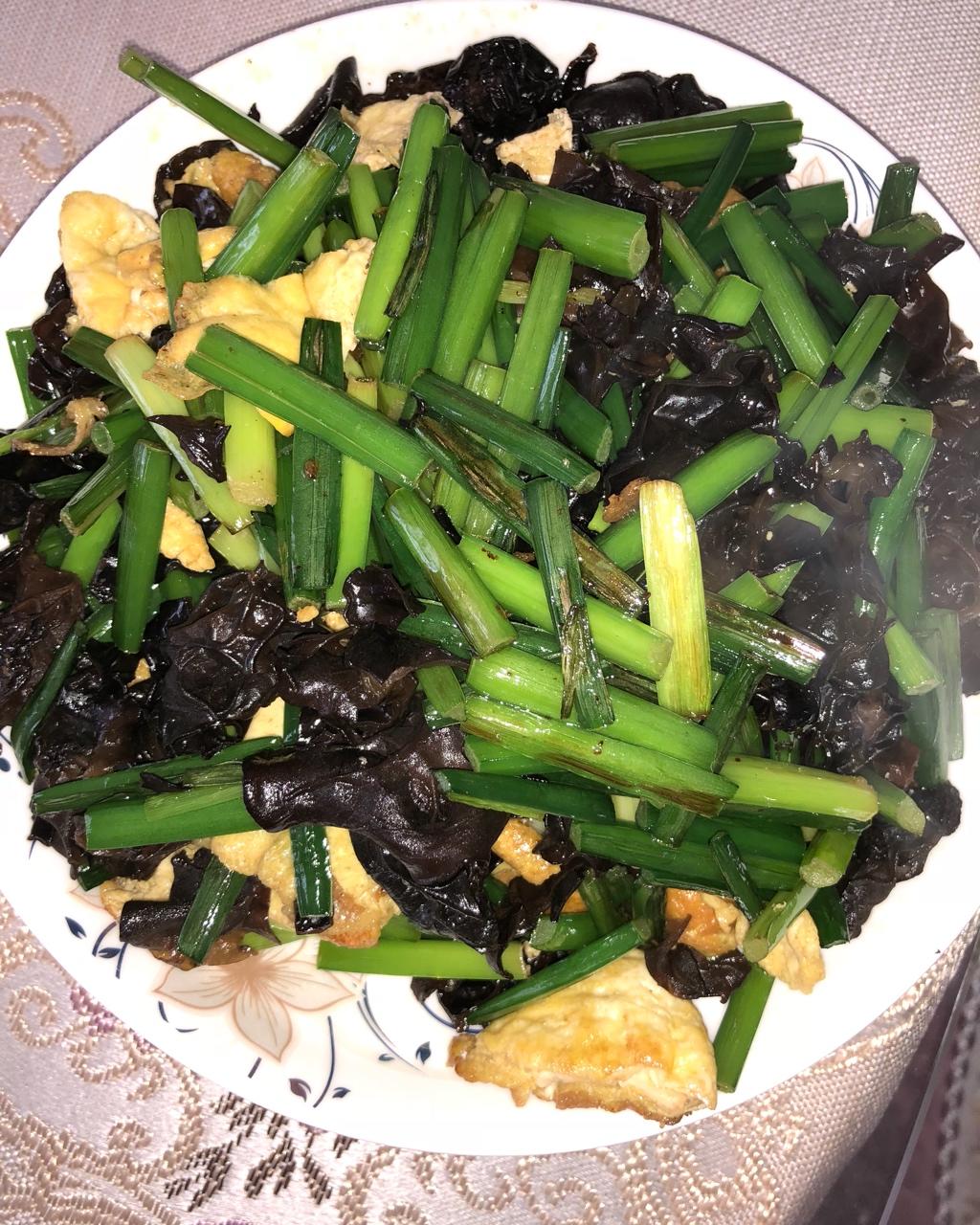 蒜薹木耳炒鸡蛋