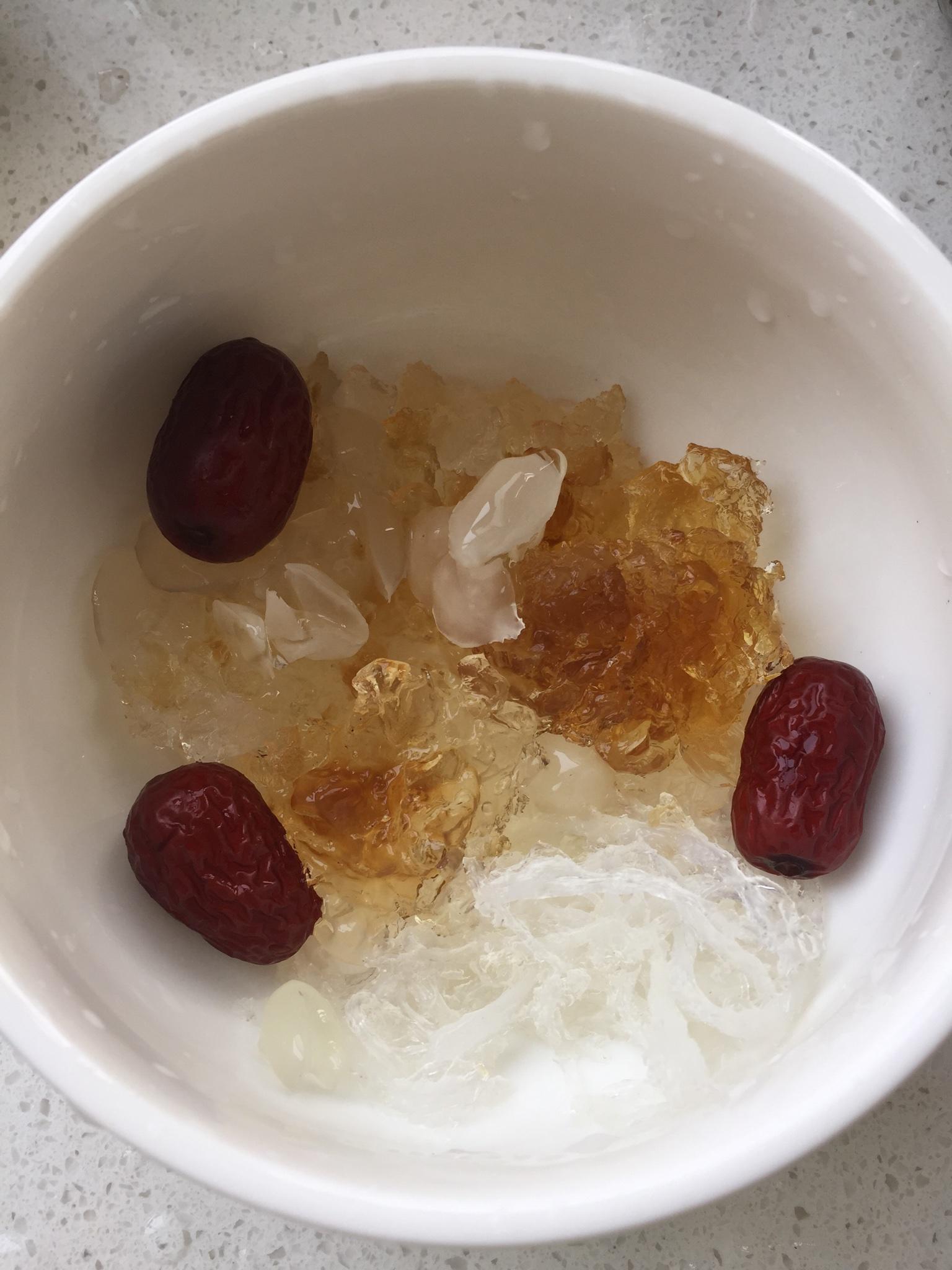 燕窝炖桃胶皂角米糖水的做法 步骤7