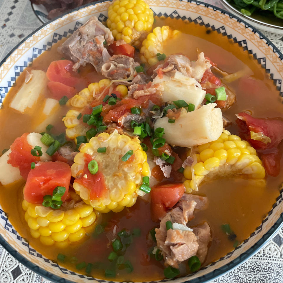 滋补养生 —— 玉米胡萝卜清炖排骨汤🌽