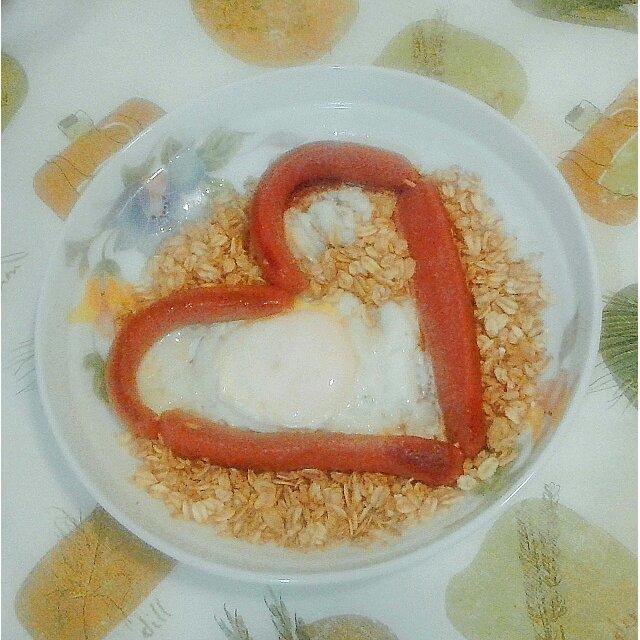 拥有萌属性的吃货做的爱心早餐