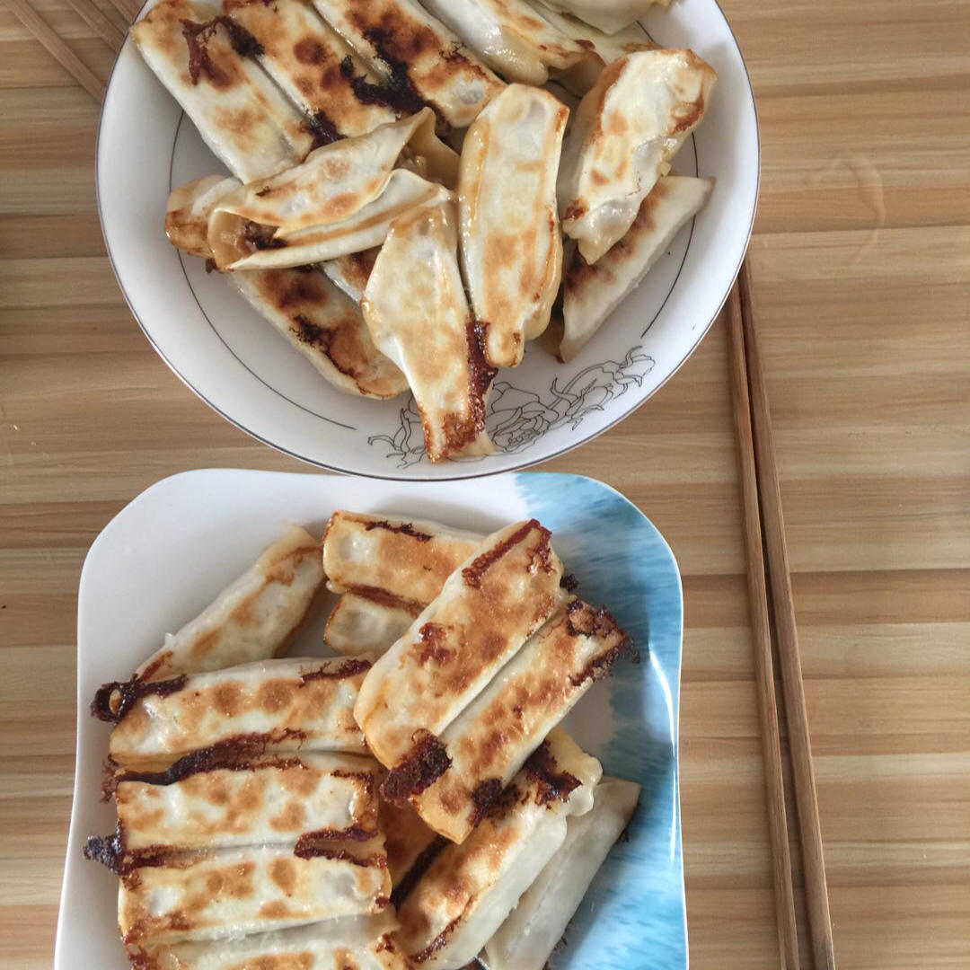 三鲜锅贴 Fried Dumplings