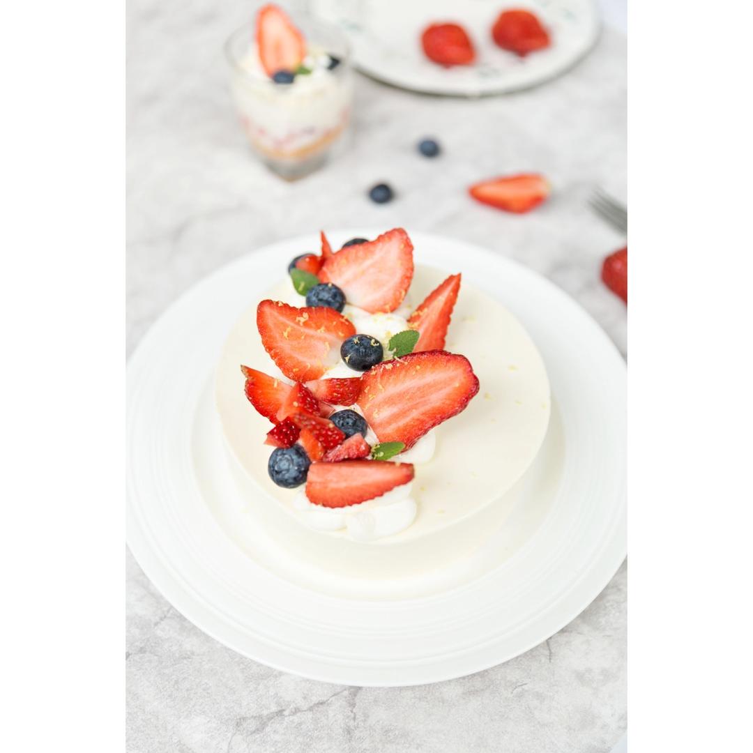 草莓流心生乳酪慕斯蛋糕