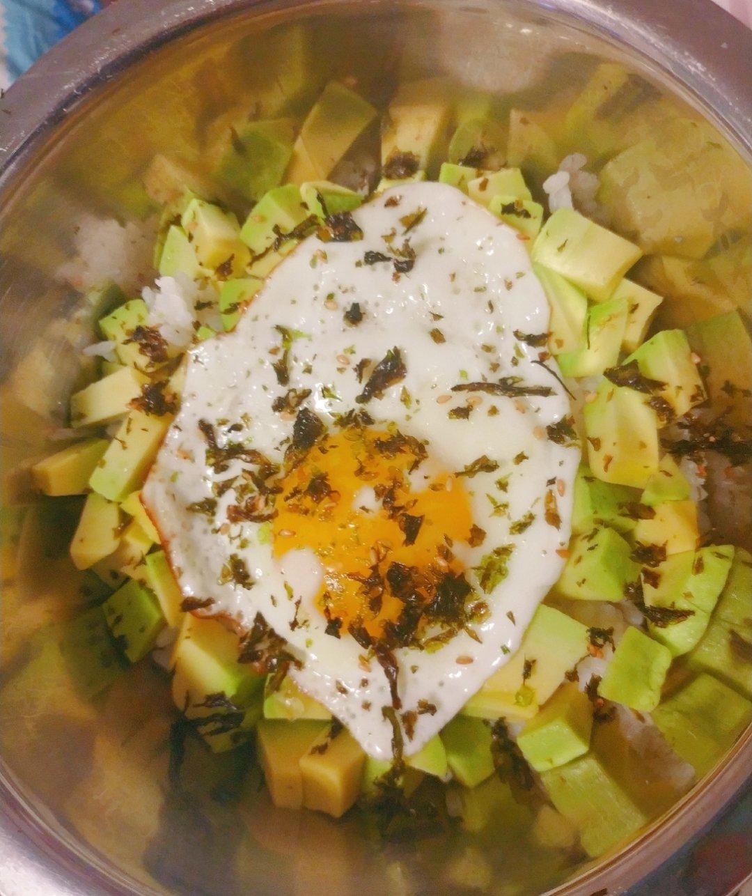 【增肌减脂】牛油果鸡蛋拌饭