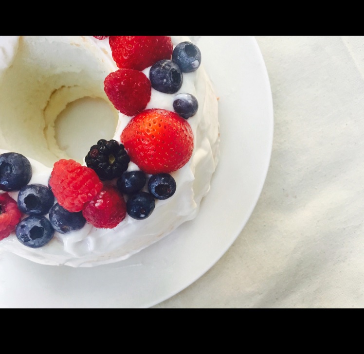 奶油水果装饰蛋糕