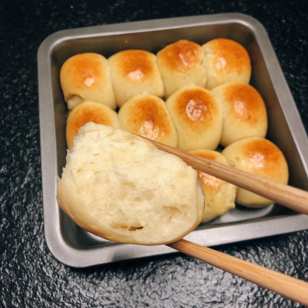 可爱😊的牛奶面包卷