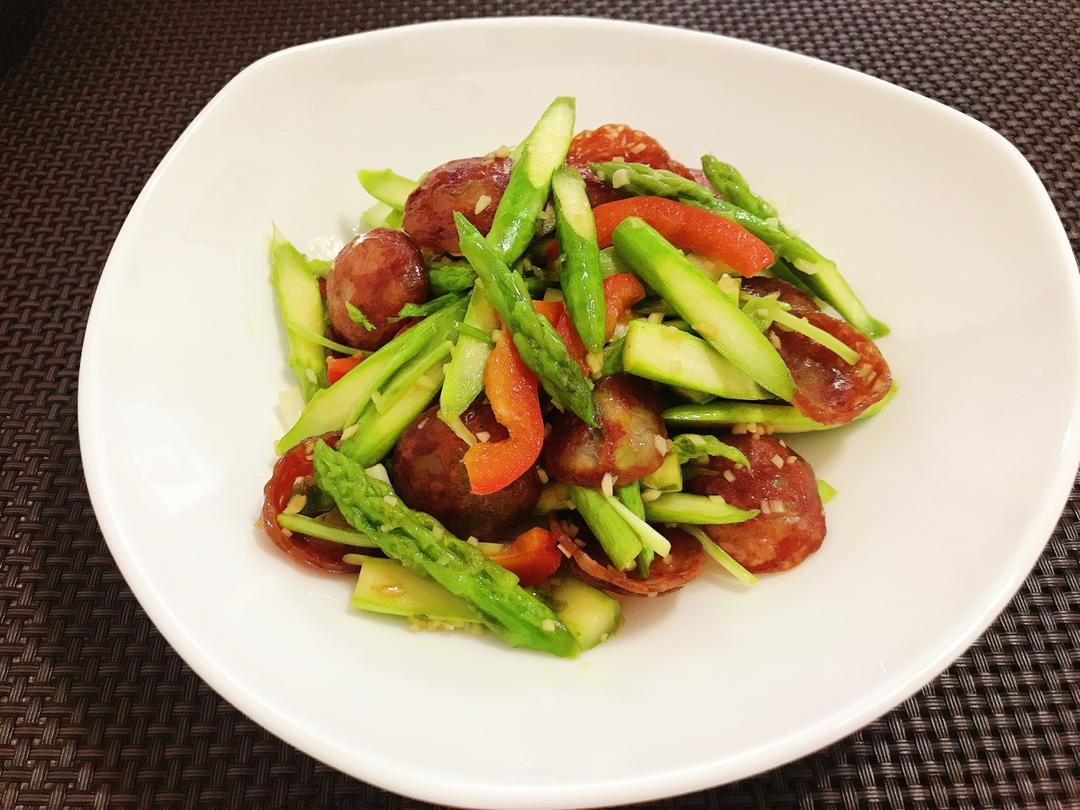 鹏妈在奔跑做的芦笋炒腊肠