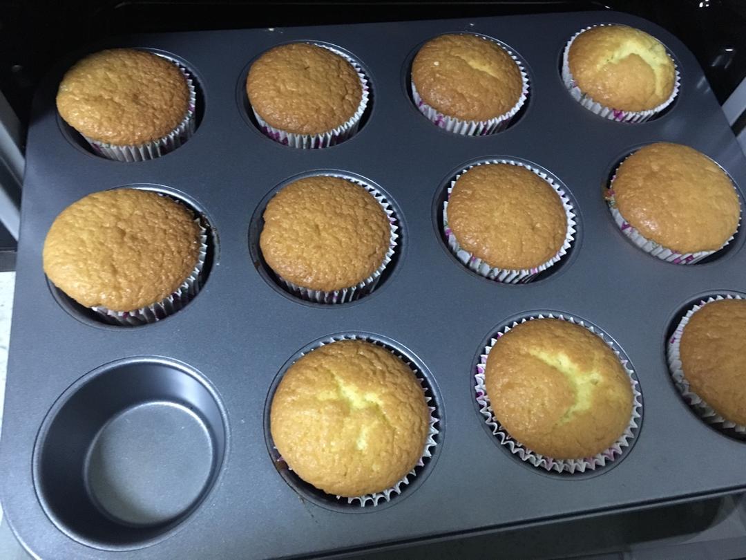 海绵纸杯蛋糕