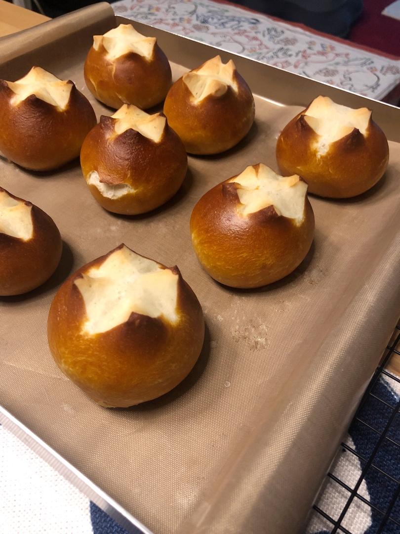 『双色碱水面包球』