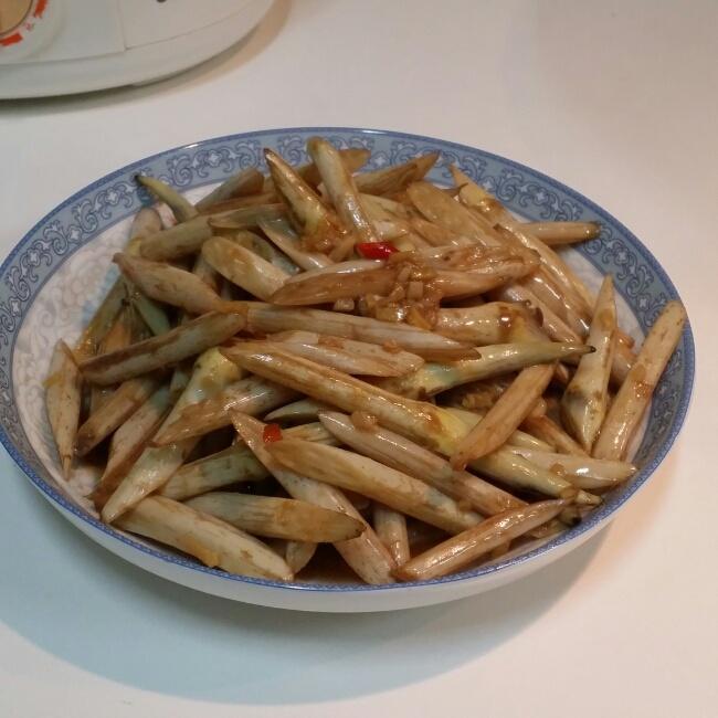 醋溜莲藕带的做法