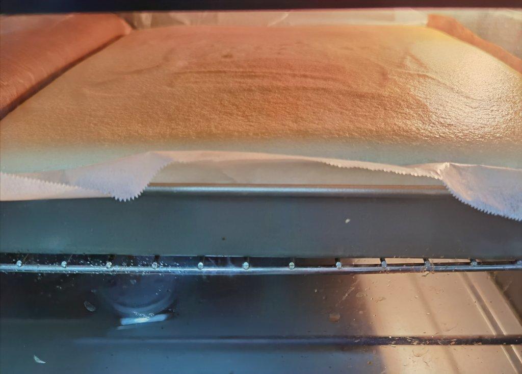 🍫梦龙蛋糕卷. 巧克力脆皮蛋糕卷 by pink-rabbit