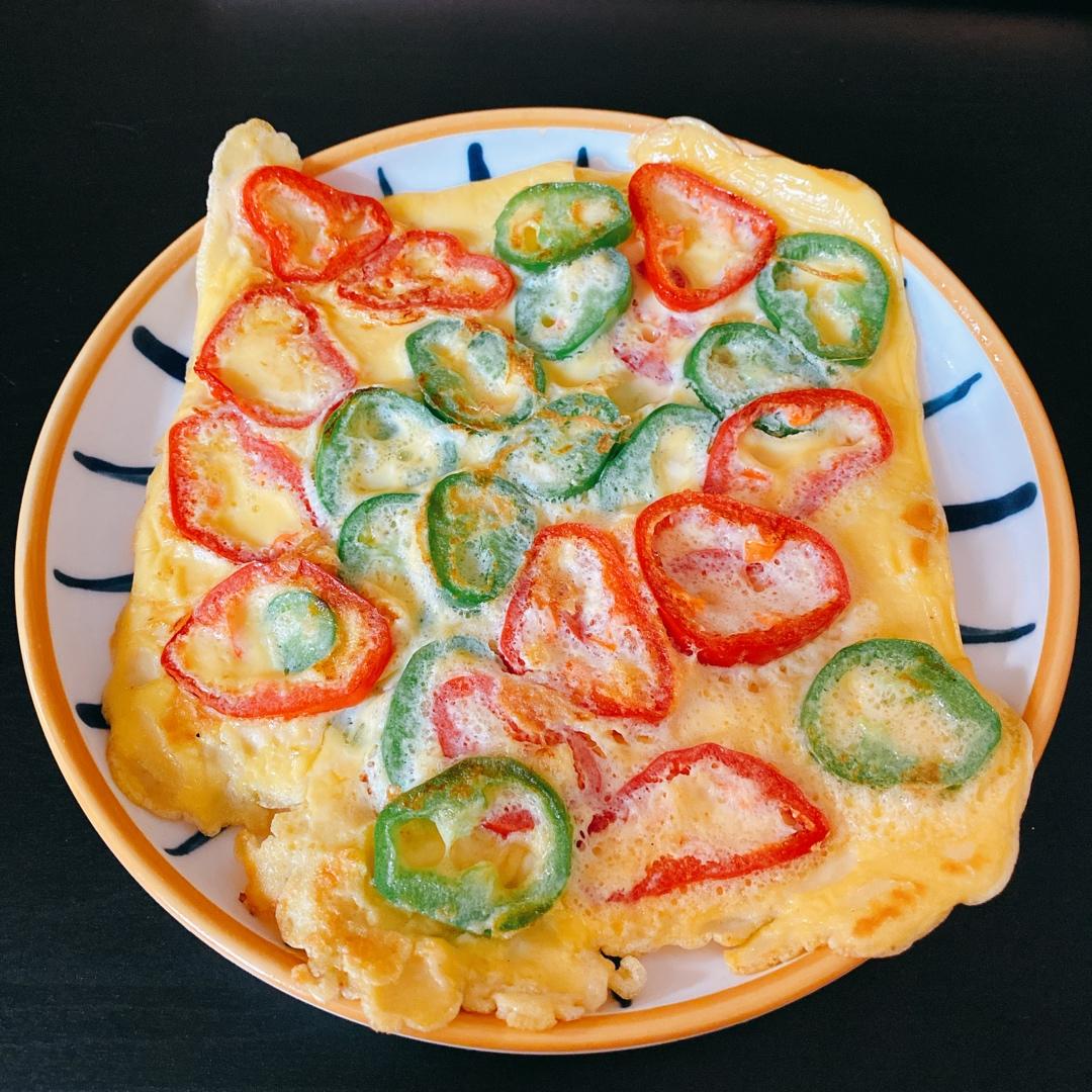 青红椒香煎鸡蛋披萨