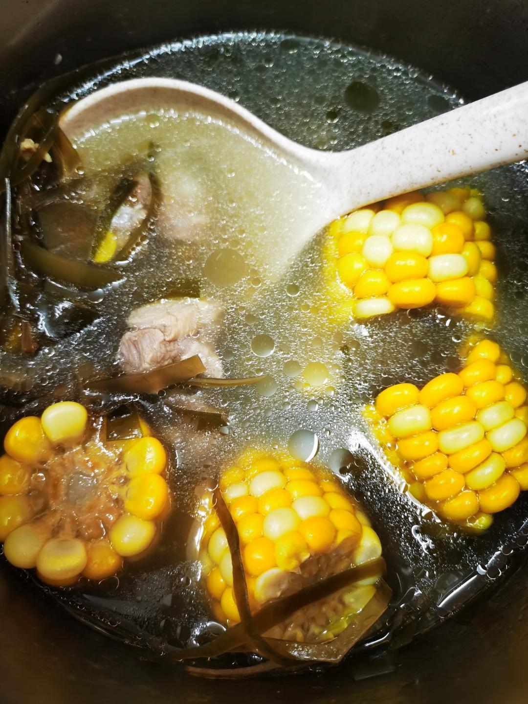 海带玉米排骨汤