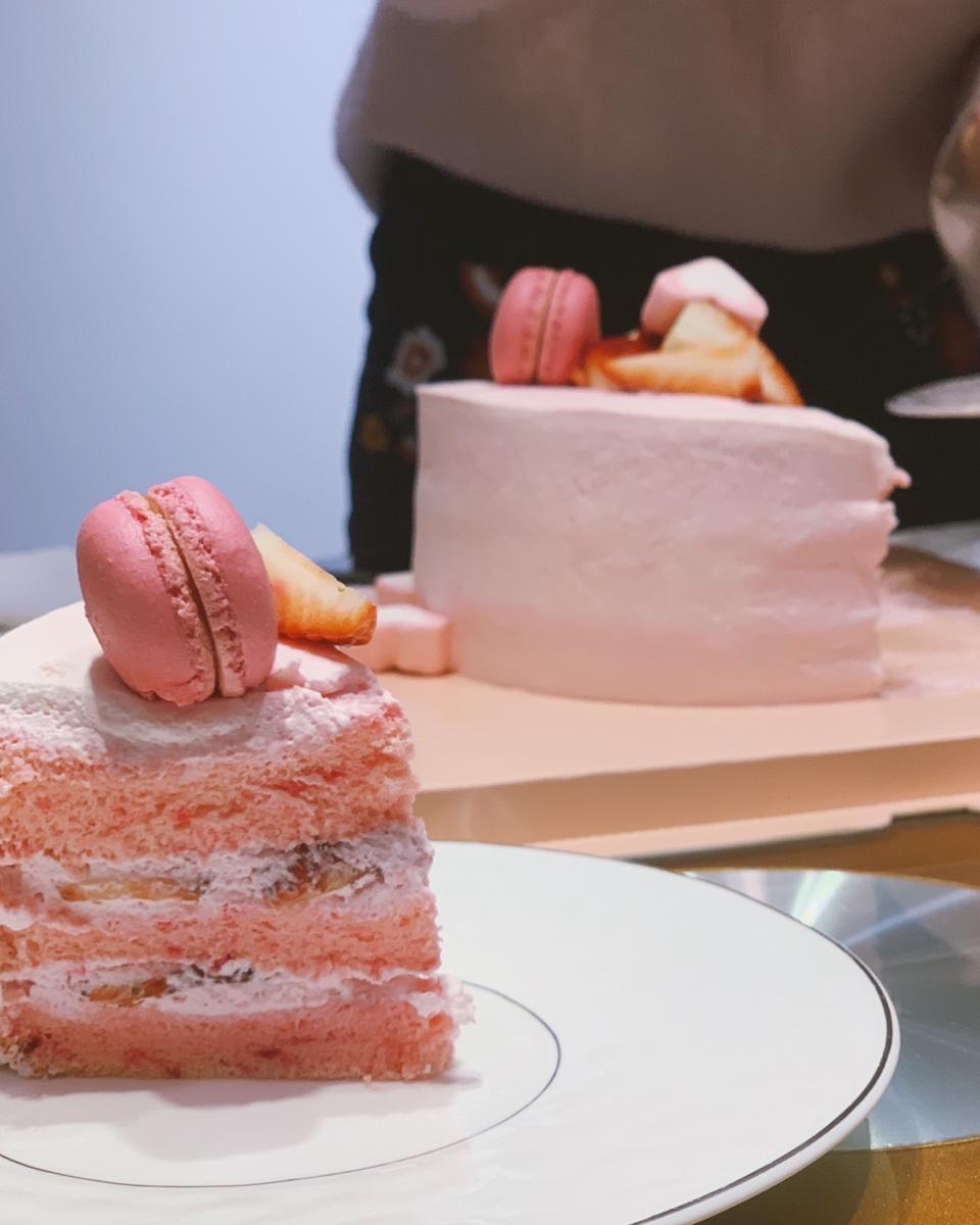 草莓牛乳蛋糕卷