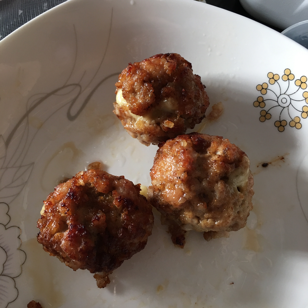 黑pong做的芝心肉丸 cheesy meatball