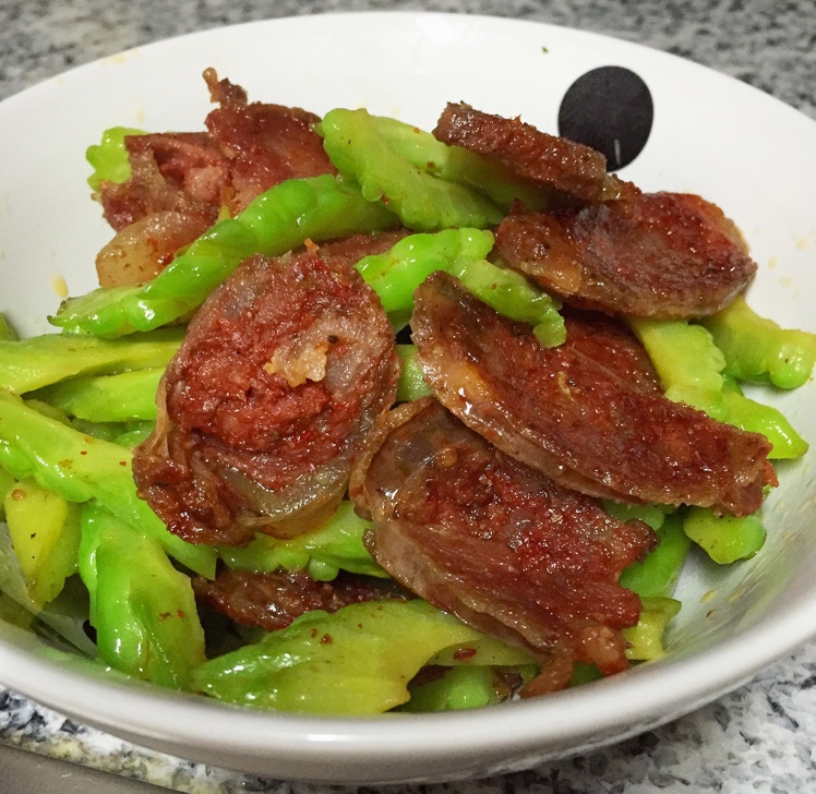 香肠煸苦瓜