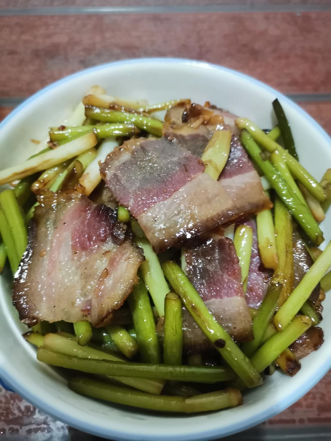 蒜台炒腊肉(简版)