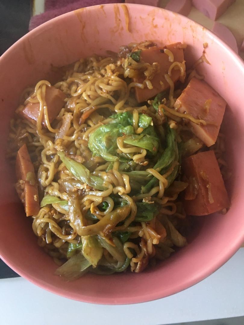 吼吼吃的炒方便面，附上炒面酱油配方