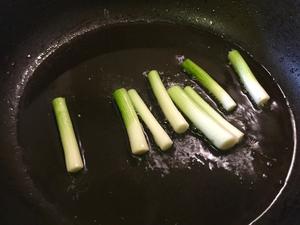 家庭葱烧海参的做法 步骤9
