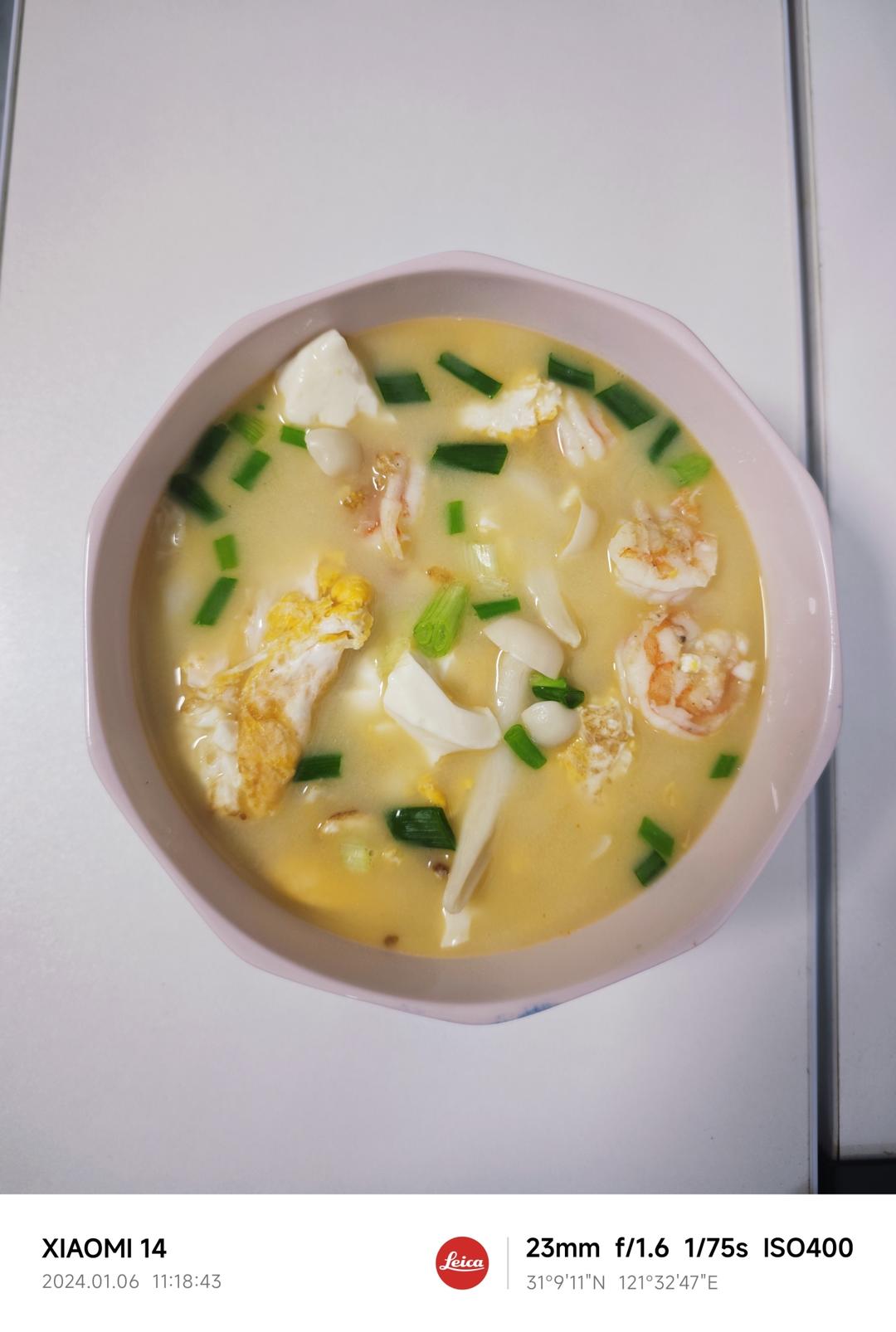 鲜虾菌菇豆腐汤