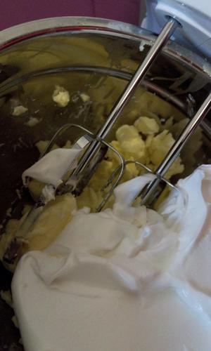 意式蛋白奶油霜的做法 步骤5
