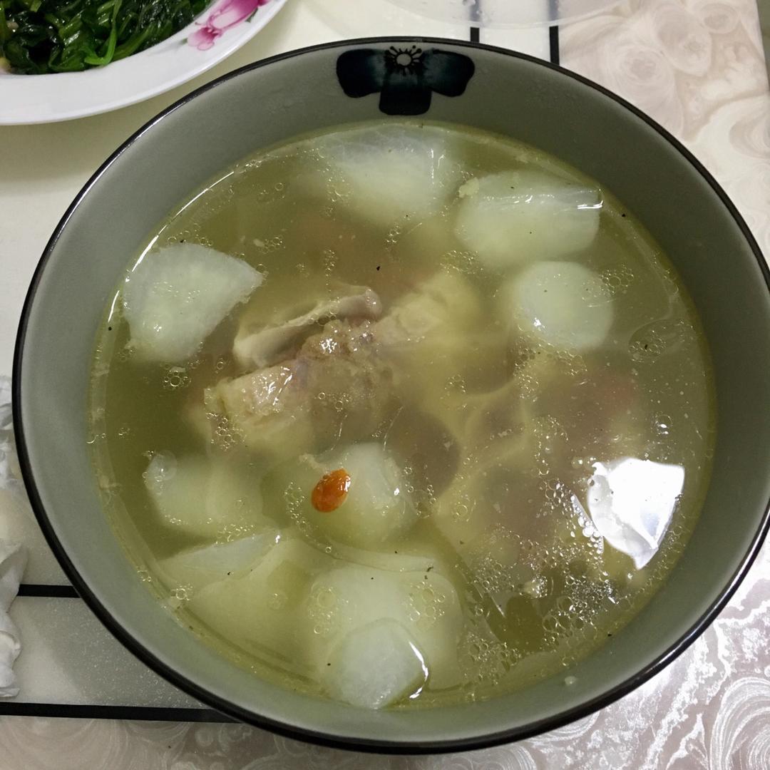 牛尾炖白萝卜汤