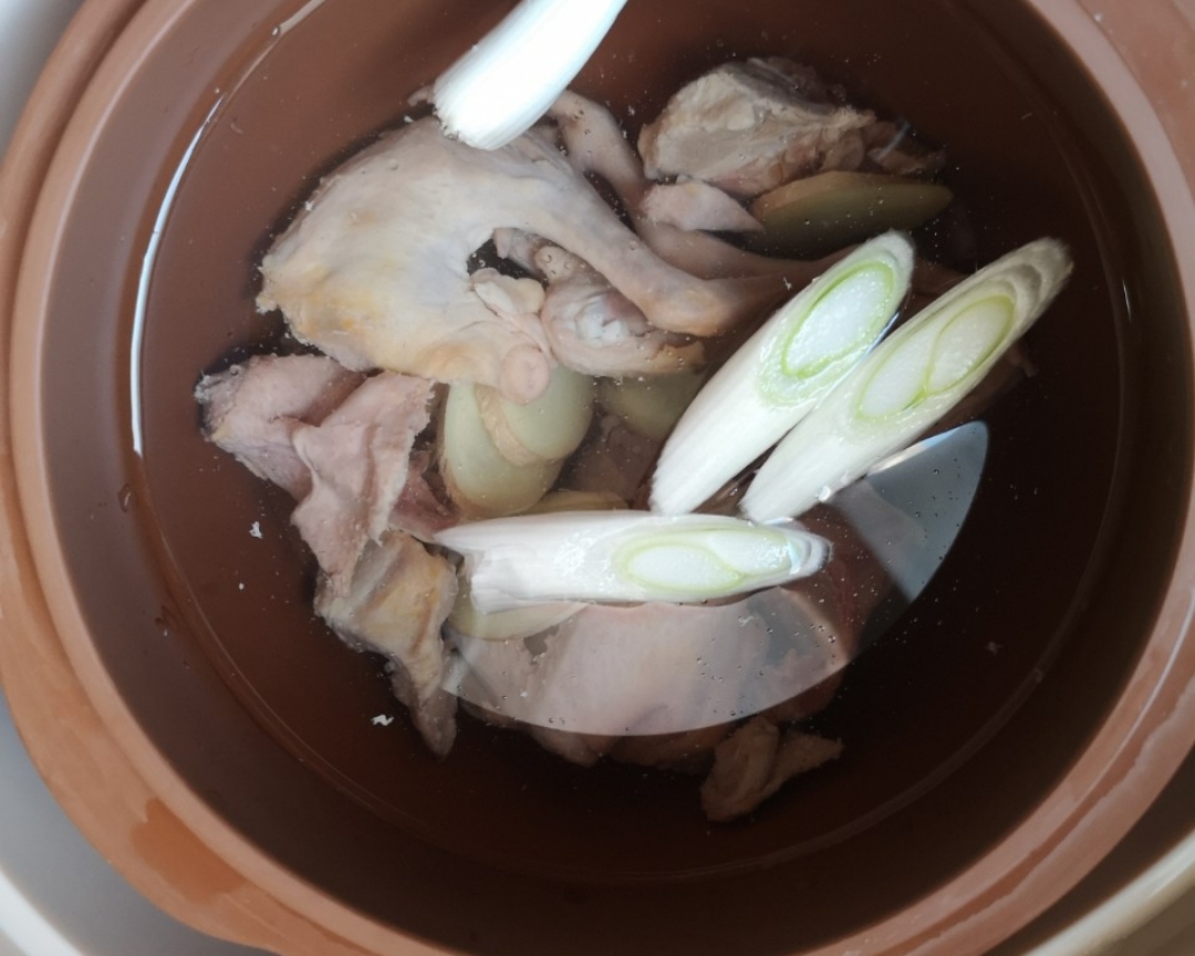 电炖锅隔水炖乳鸽汤的做法