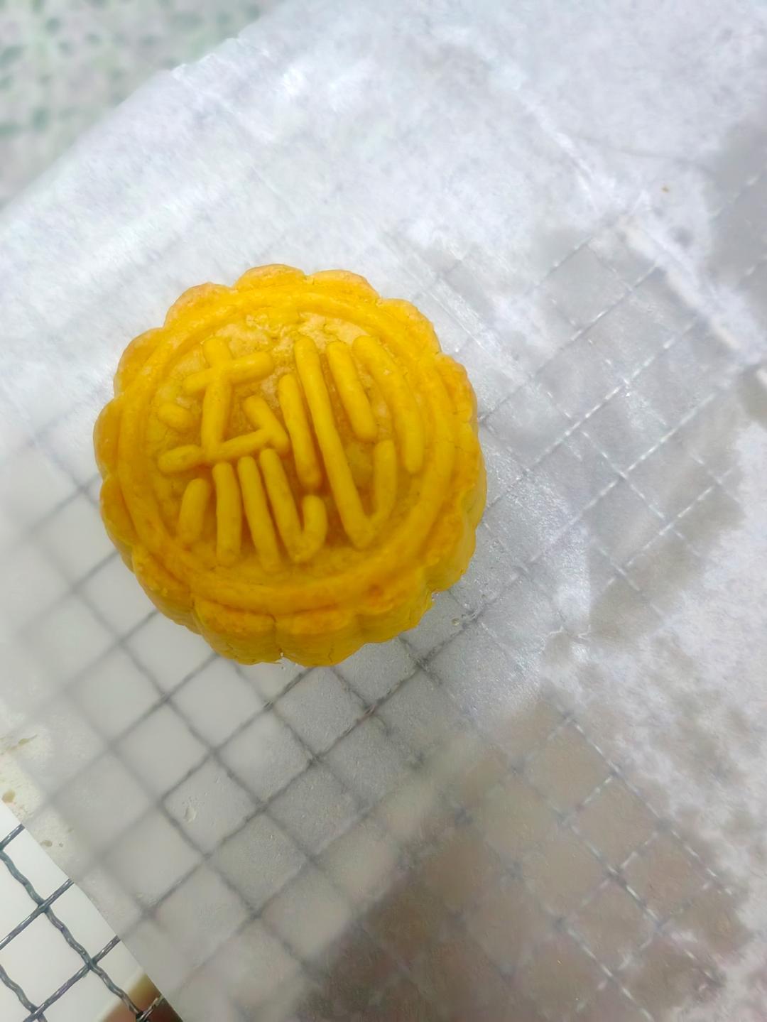 💃奶黄流心月饼——这是可以让你坐稳朋友圈厨霸位置的月饼🥮，没人点赞算我输👎