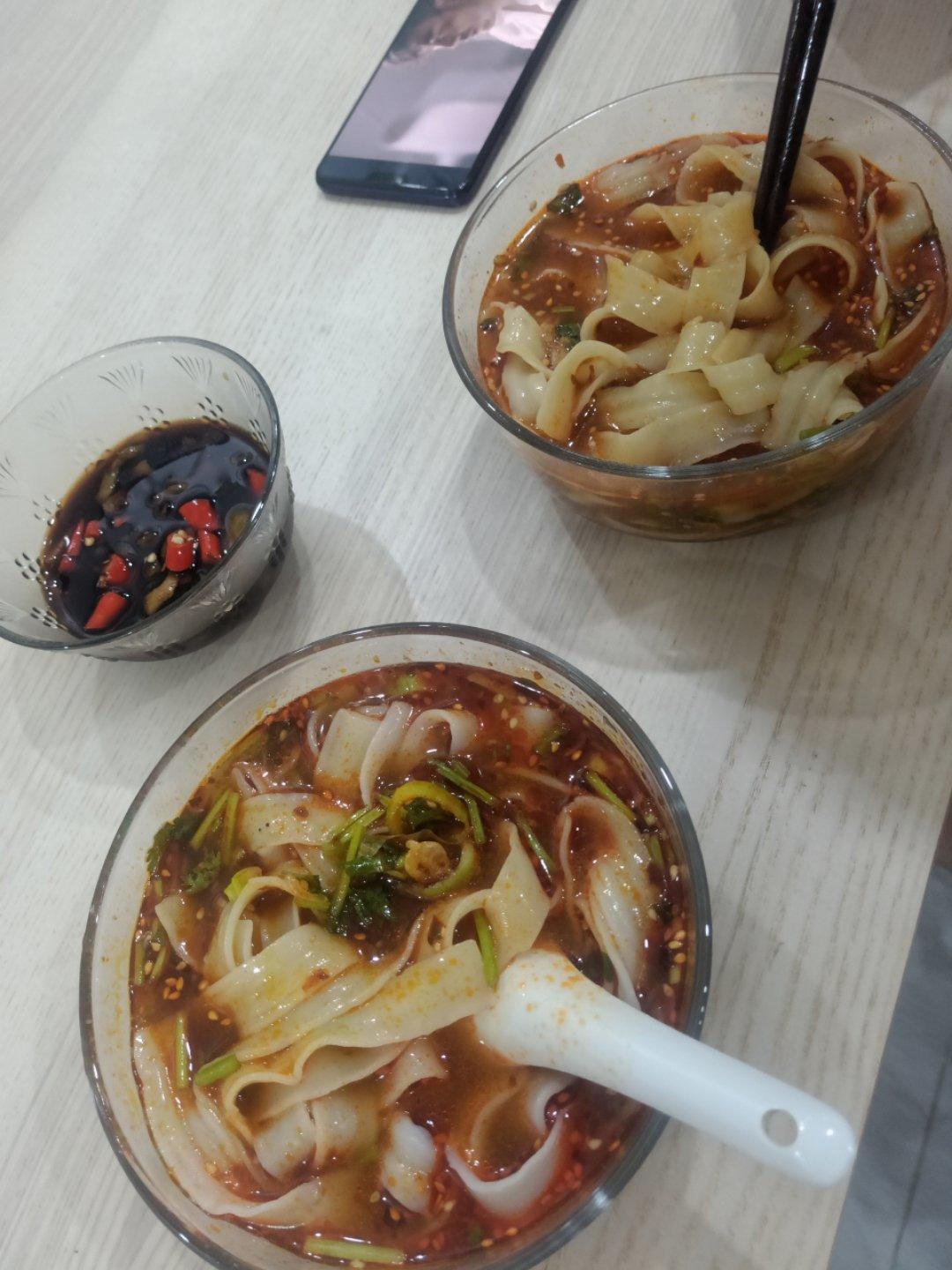 酸辣鲜美酸汤底【酸汤馄饨&酸汤面】