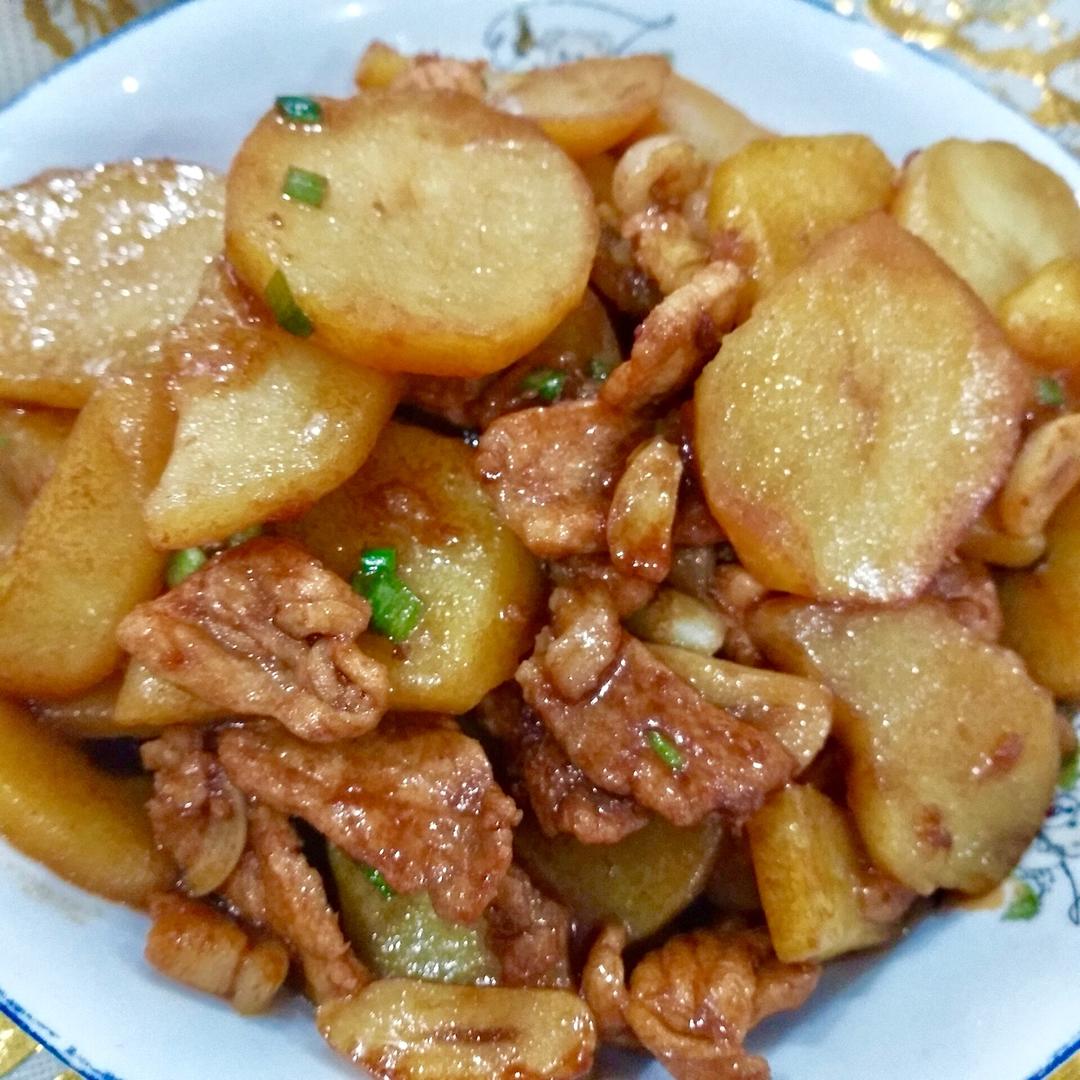 土豆烧肉片