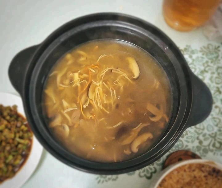 鲜到起飞的菌菇汤！不好喝不要钱！