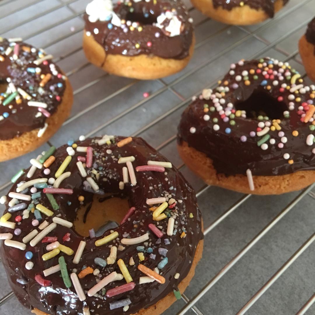 经典蛋糕甜甜圈