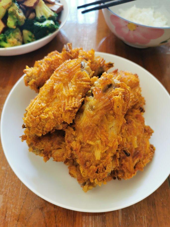 香喷喷的薯片鸡翅