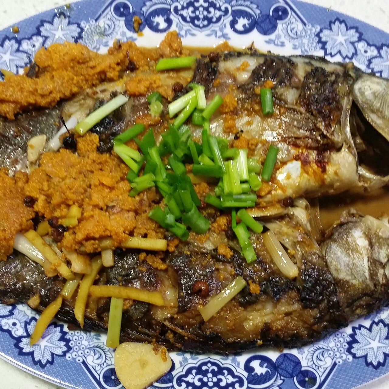 葱烧鲫鱼