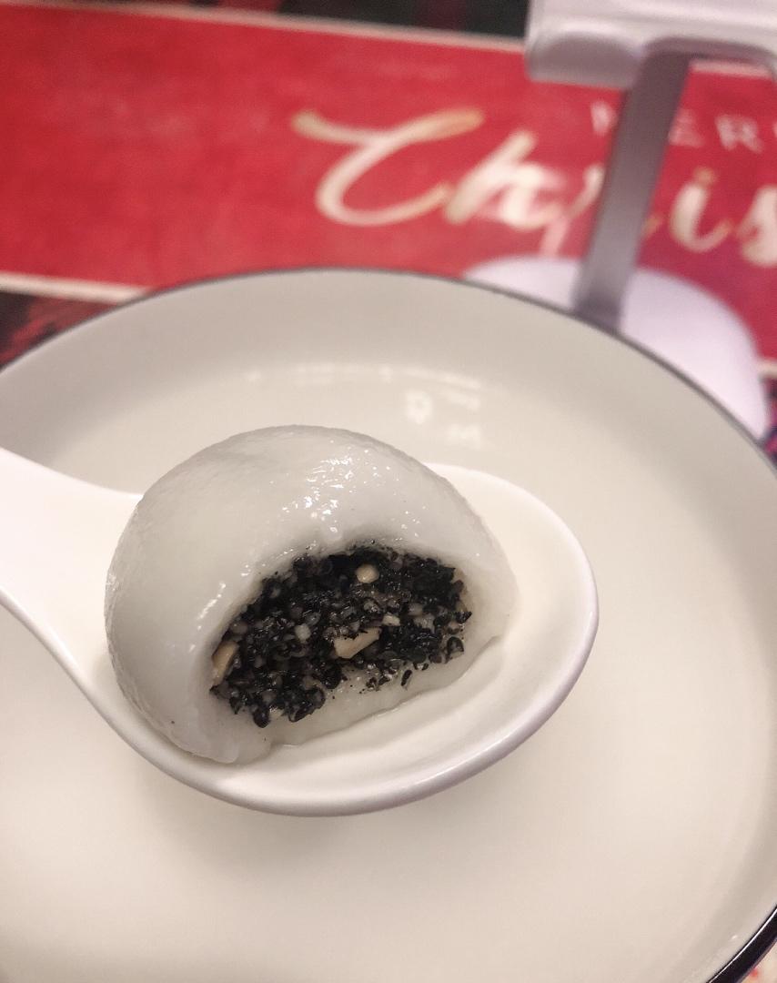 花生黑芝麻汤圆