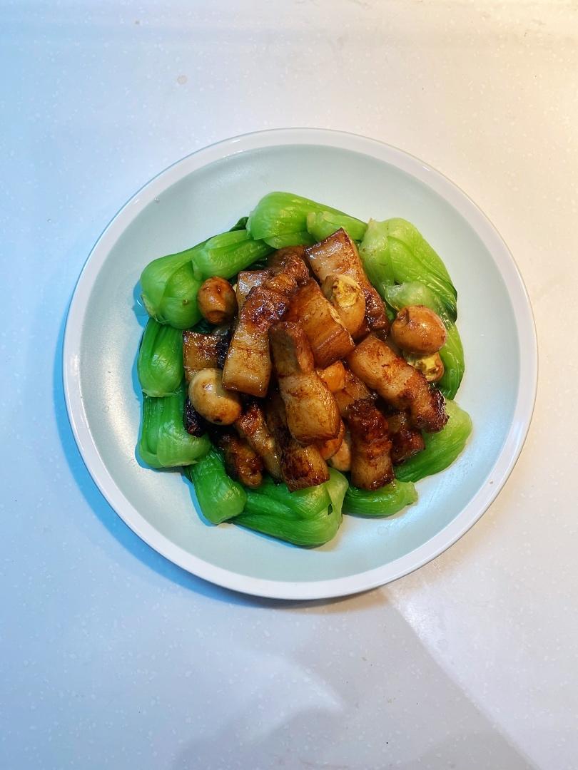 加了鹌鹑蛋后，这盘红烧肉，美味的逆天啦——鹌鹑蛋烧肉（孔瑶食谱）