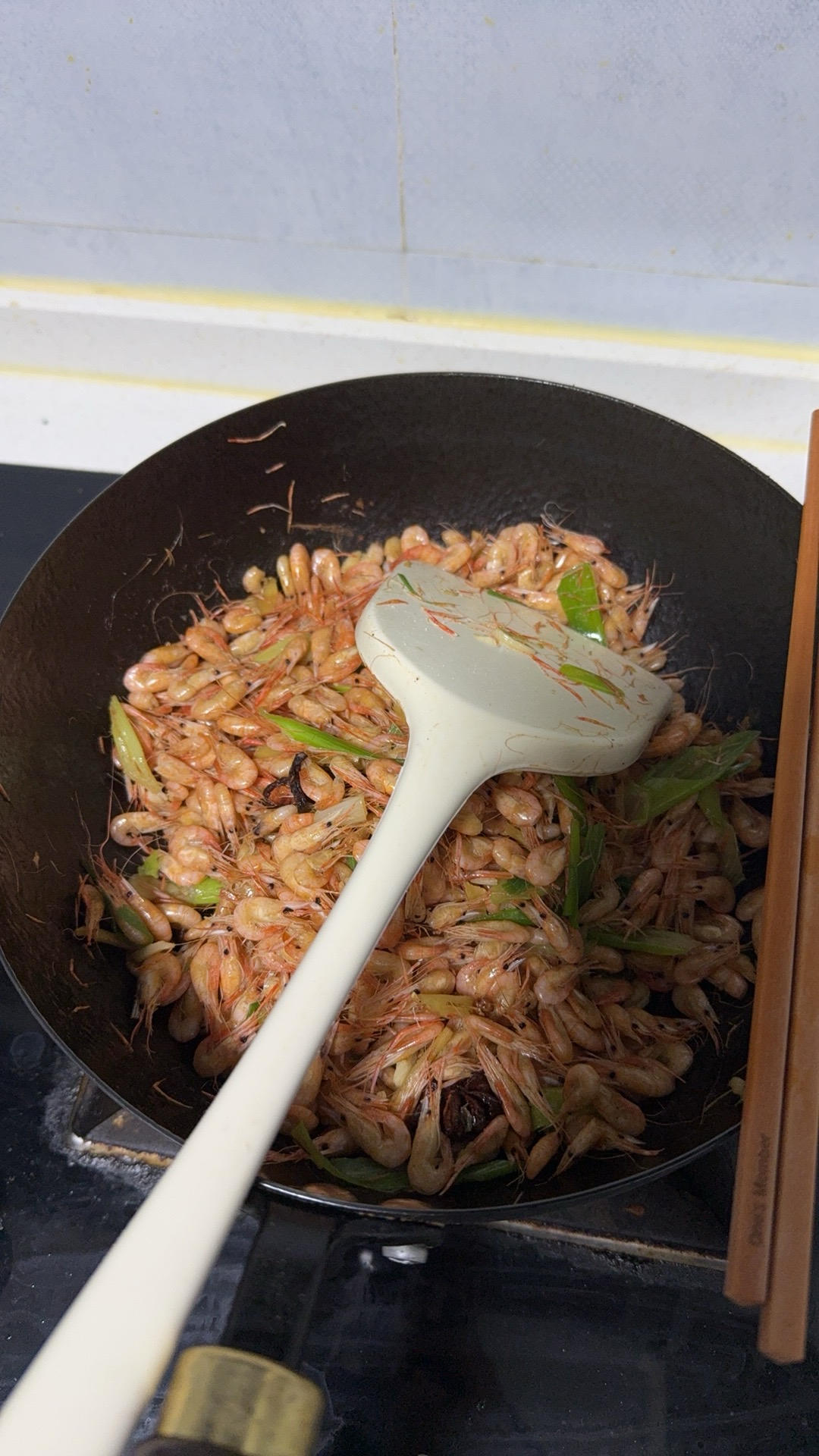 爆炒小河虾