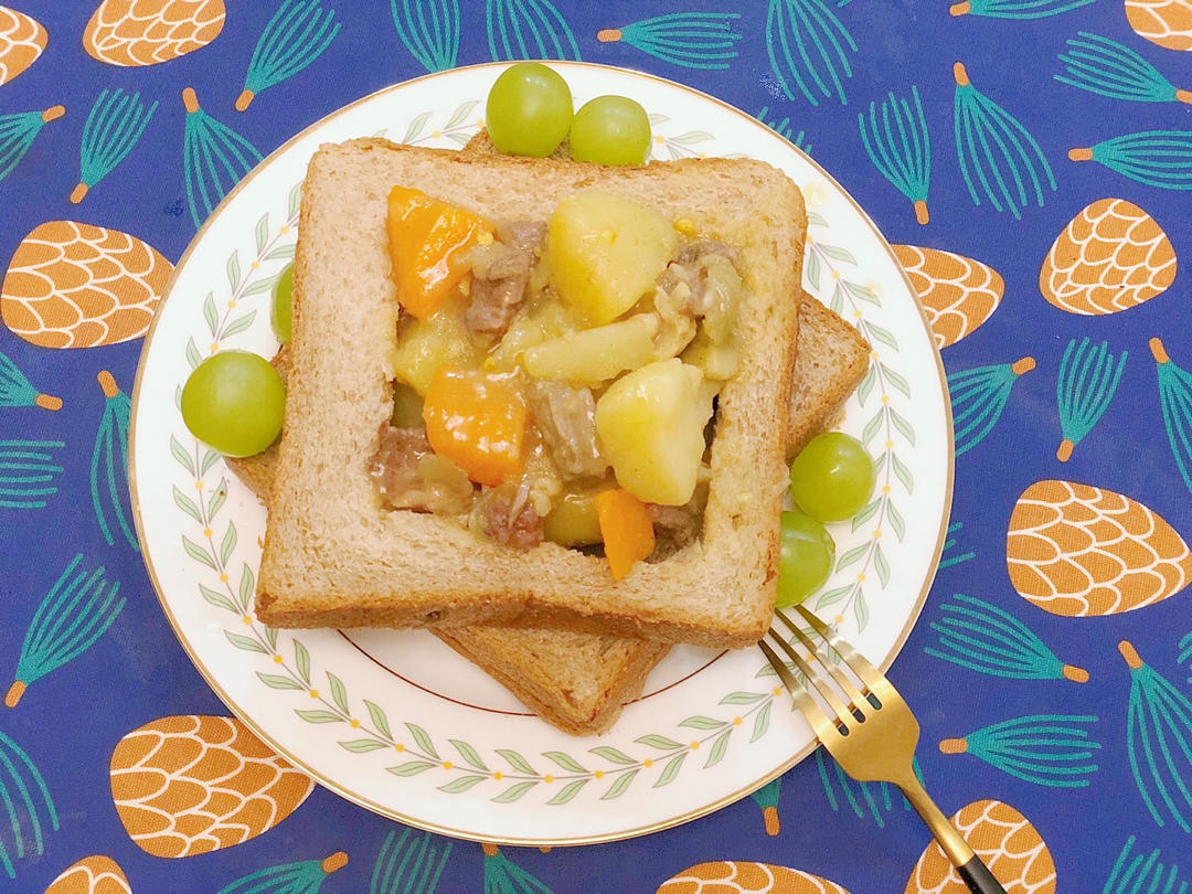 鸡胸肉蘑菇咖喱吐司盒💫