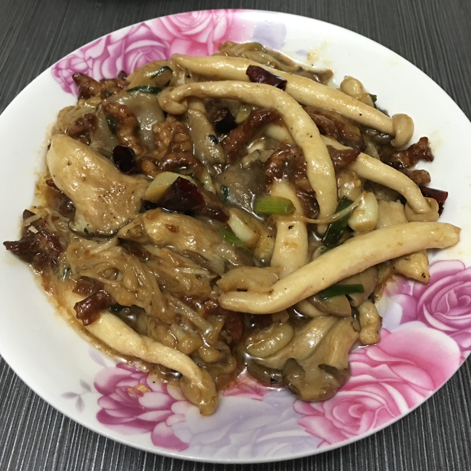 蚝汁海鲜菇炒牛柳
