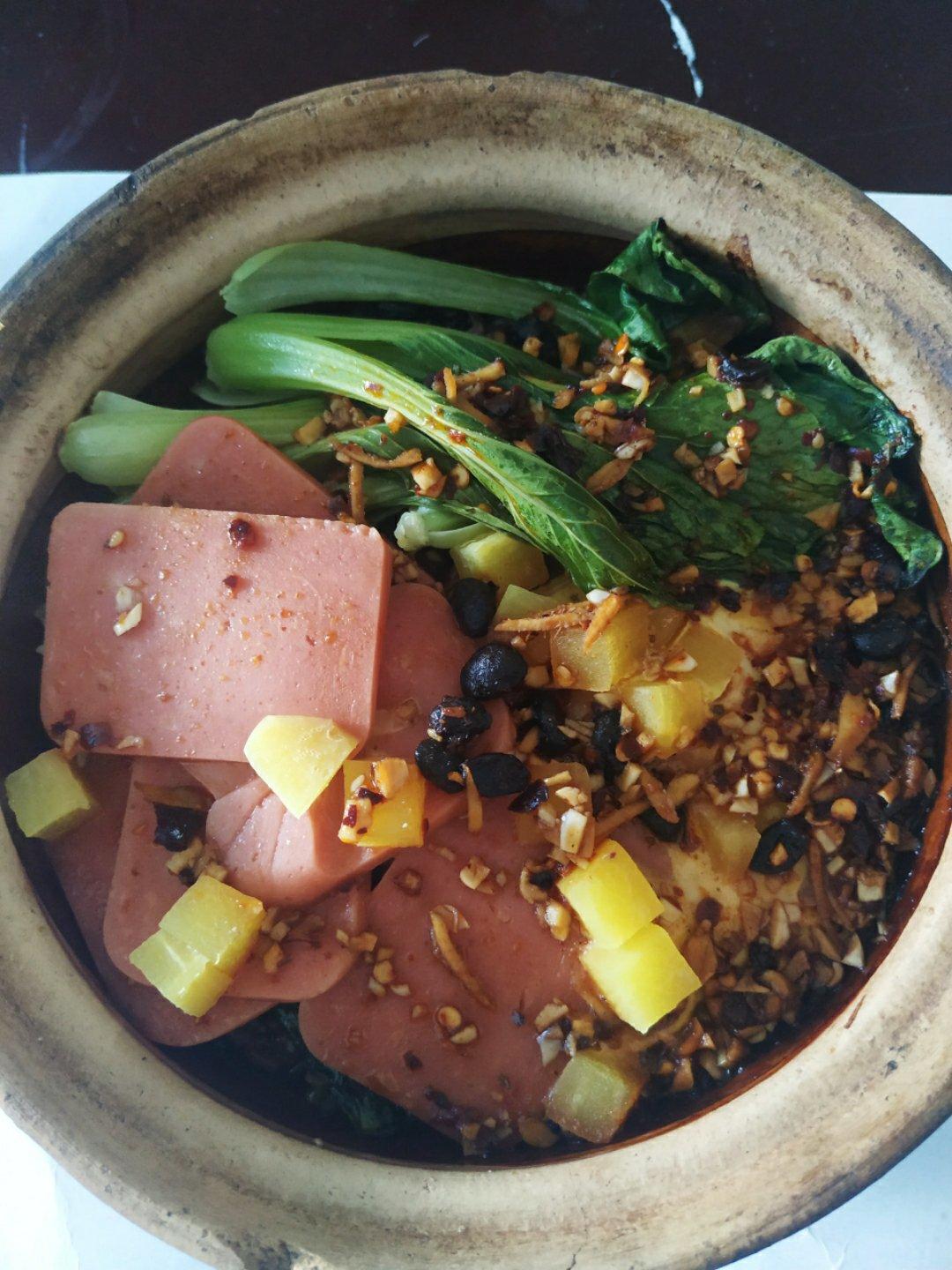 糙米煲仔饭，吃起来有嚼劲的糙米，减肥时候吃太棒了