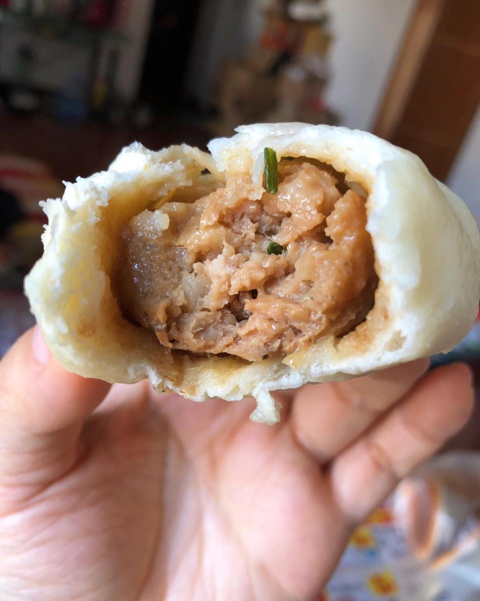 松软多汁的肉包子