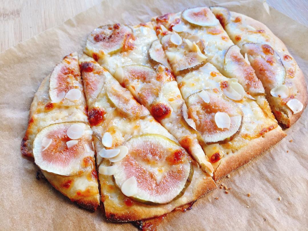 薄饼脆皮火腿pizza