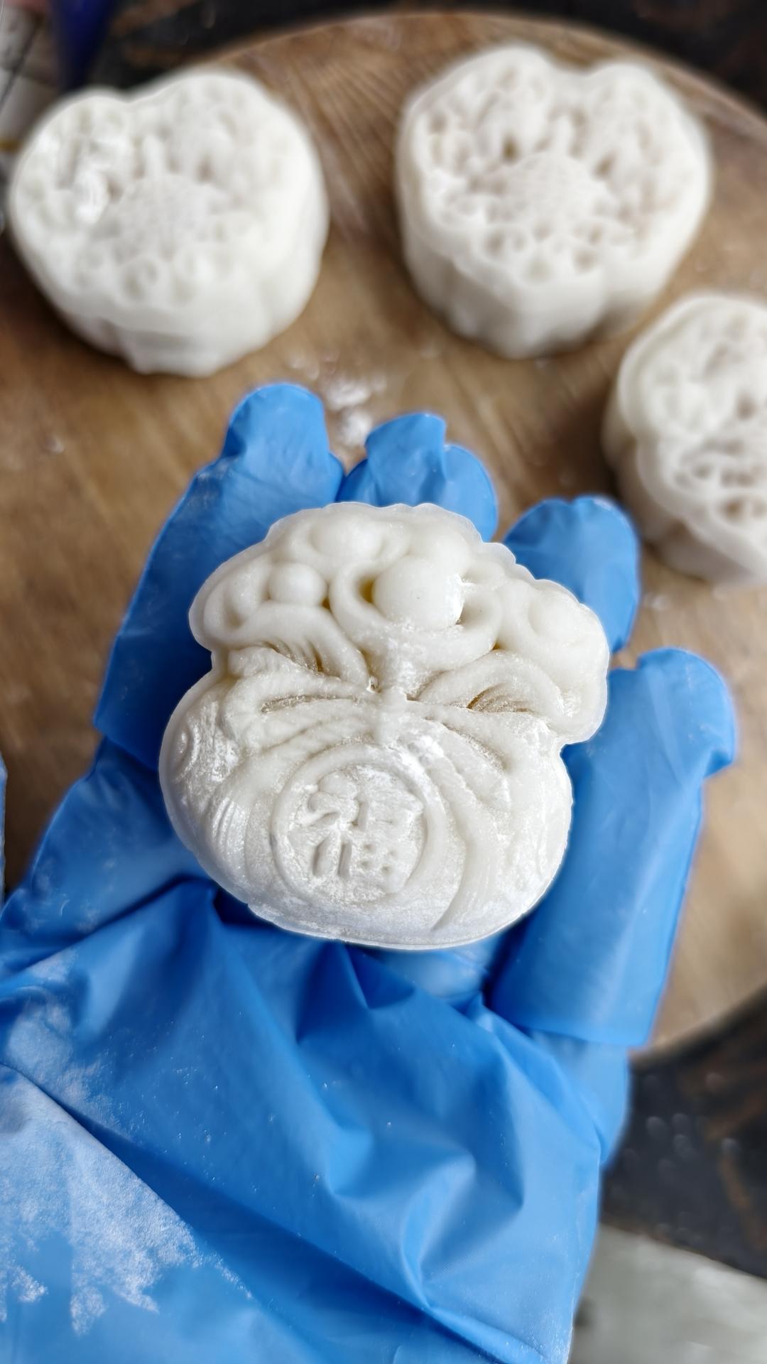 冰皮粉版月饼