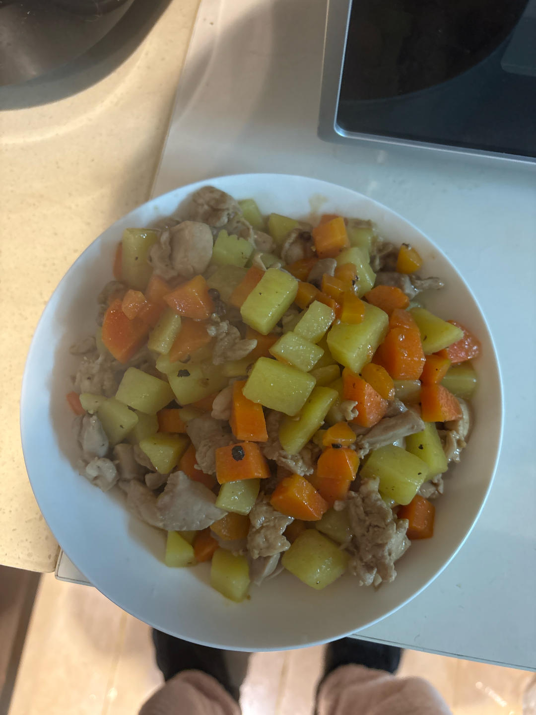 办公室鸡腿肉炒三丁