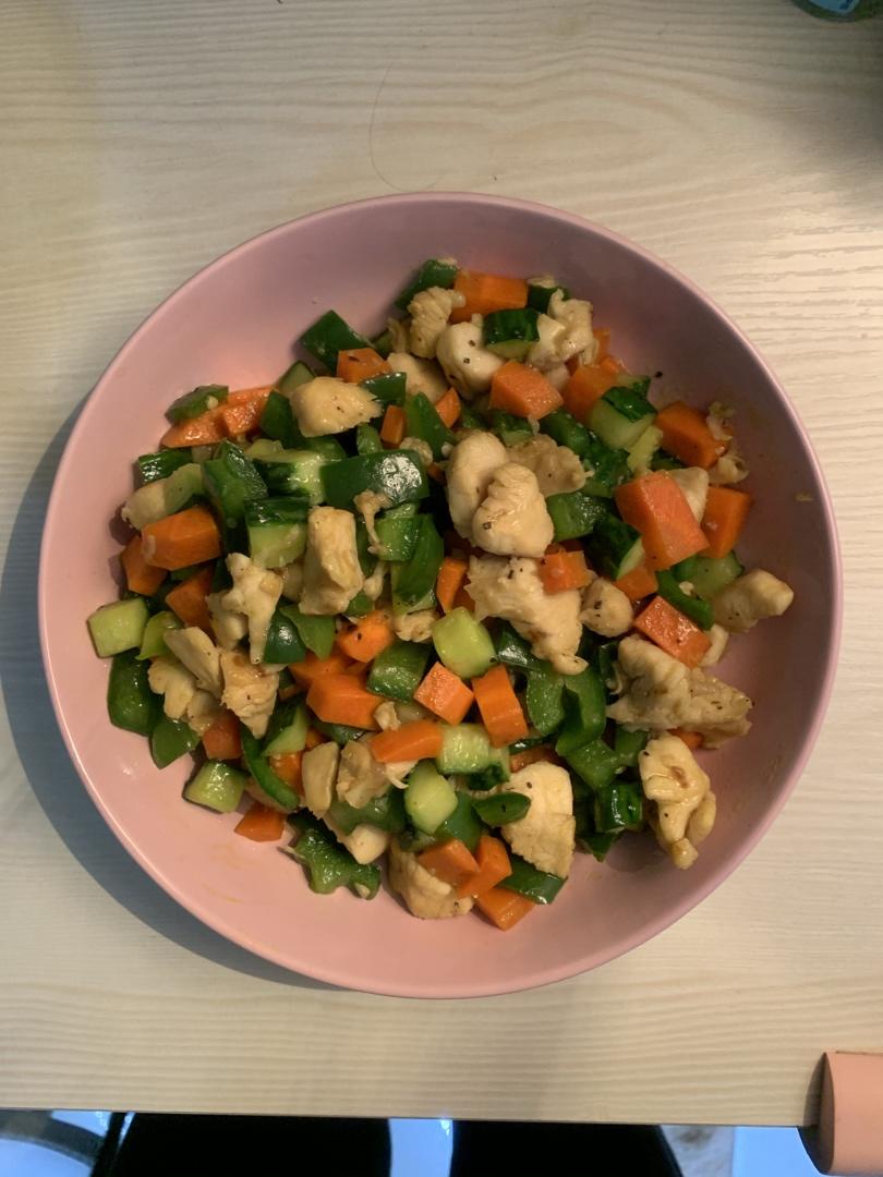 胡萝卜黄瓜鸡胸肉