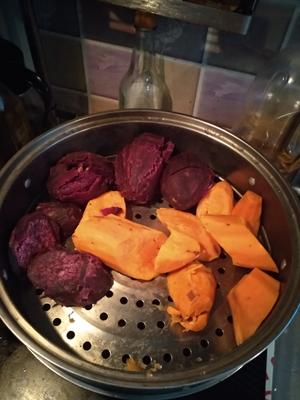 超级简单的紫薯蛋黄月饼（无任何添加）的做法 步骤1