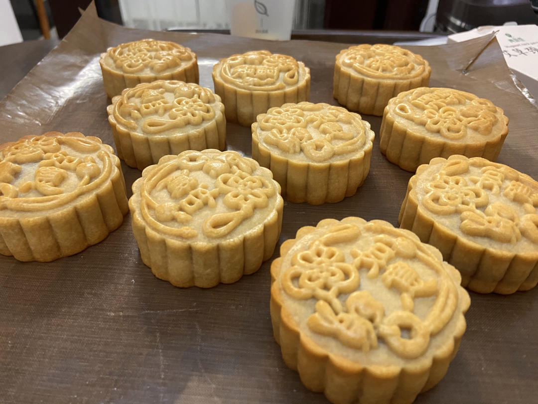 广式月饼—蛋黄莲蓉月饼